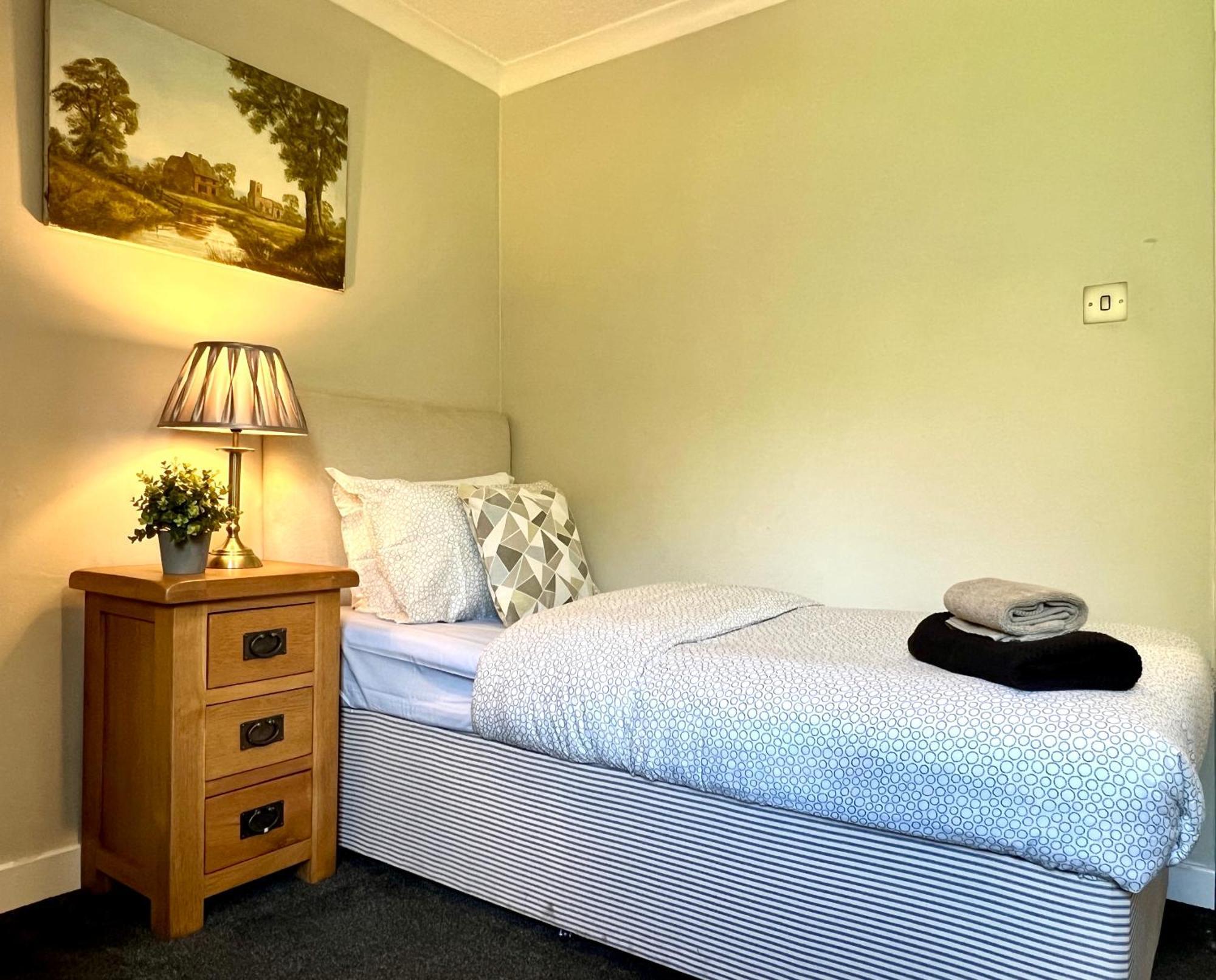 Spacious 2 Bed-Flat In Glasgow City - Free Parking Екстер'єр фото