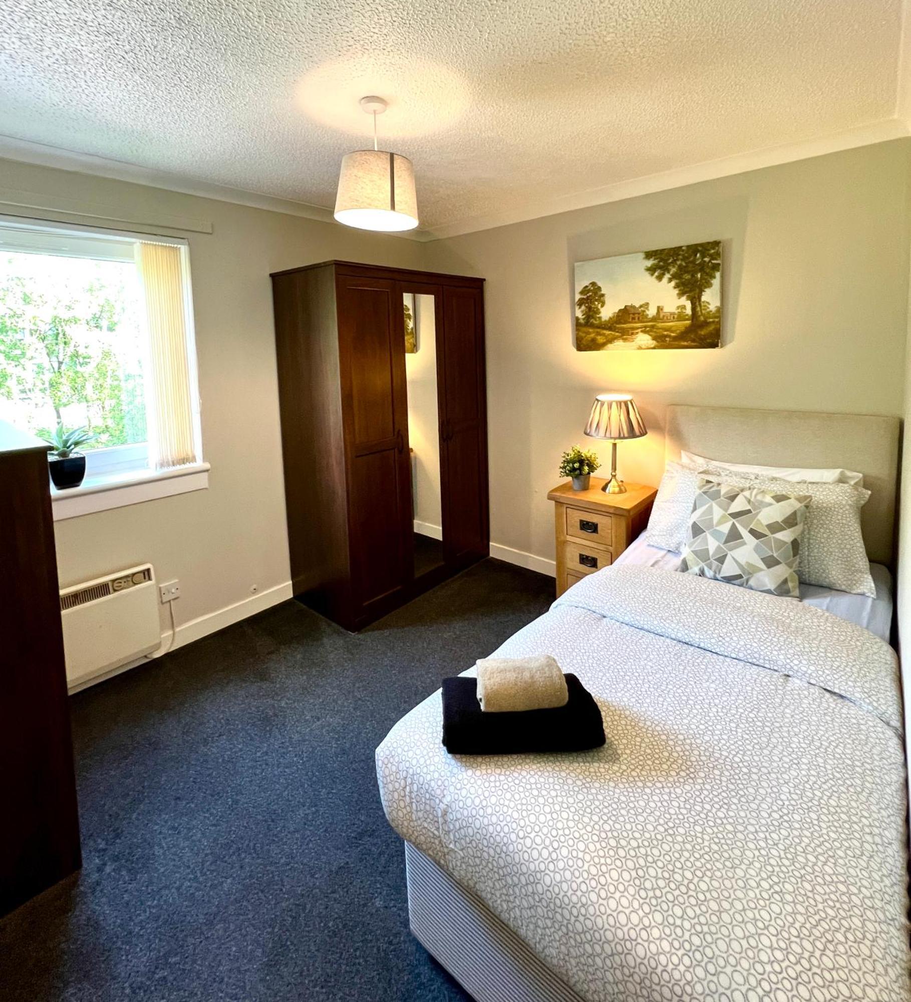 Spacious 2 Bed-Flat In Glasgow City - Free Parking Екстер'єр фото